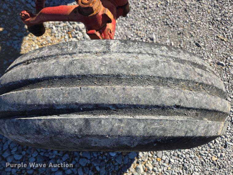 image for item DT4726 International 856 tractor