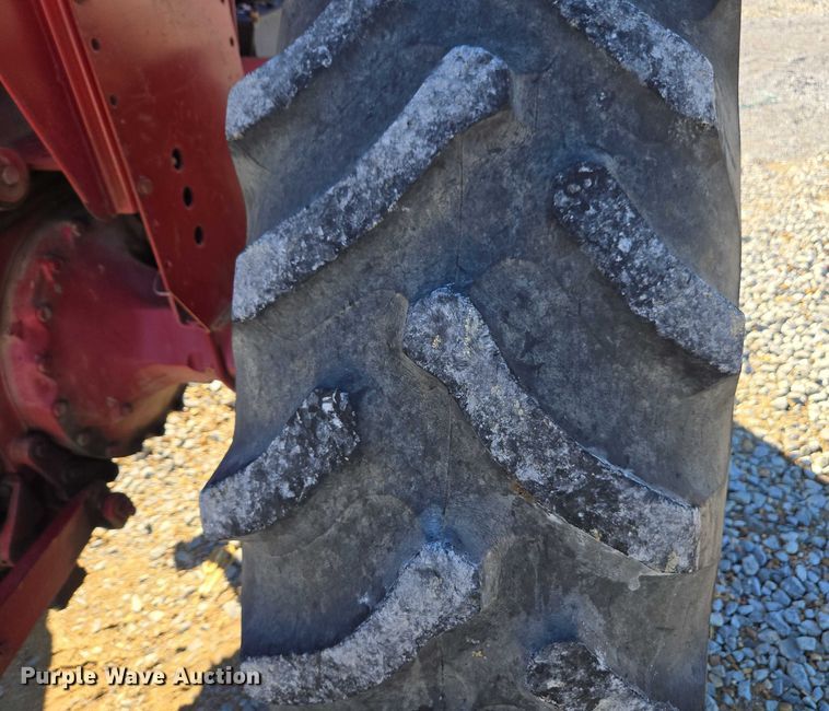 image for item DT4726 International 856 tractor