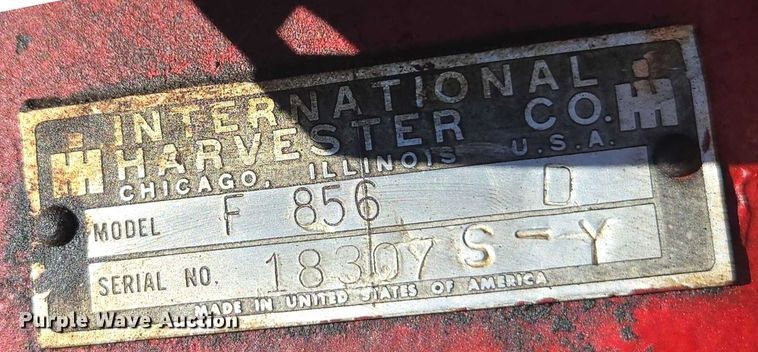 image for item DT4726 International 856 tractor