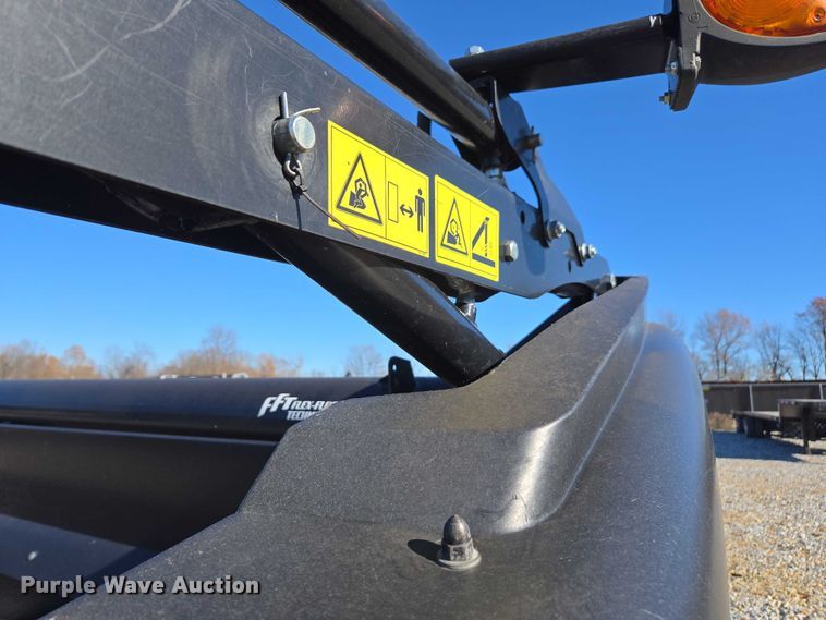 image for item DT4727 2017 MacDon FD75-S flex draper head