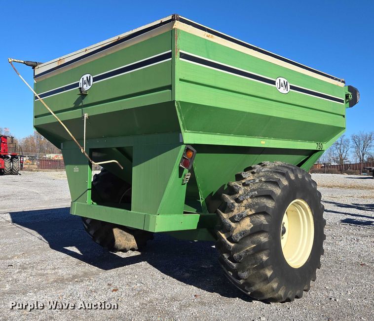 image for item DT4730 1997 J&M 750-16 grain cart