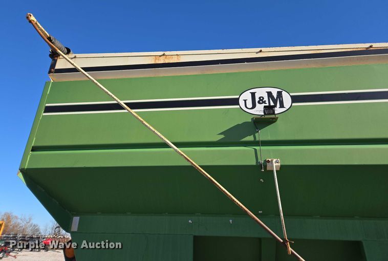 image for item DT4730 1997 J&M 750-16 grain cart