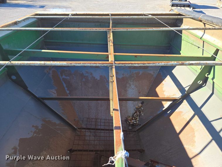 image for item DT4730 1997 J&M 750-16 grain cart