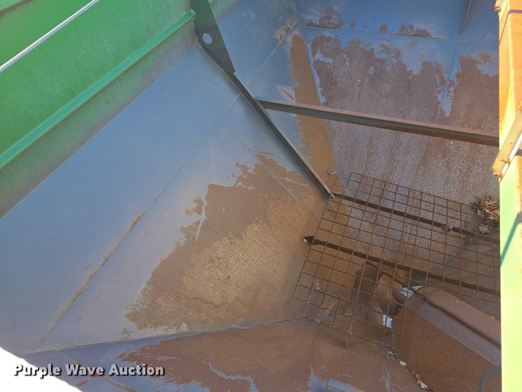 image for item DT4730 1997 J&M 750-16 grain cart