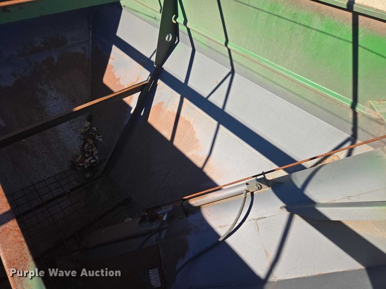 image for item DT4730 1997 J&M 750-16 grain cart