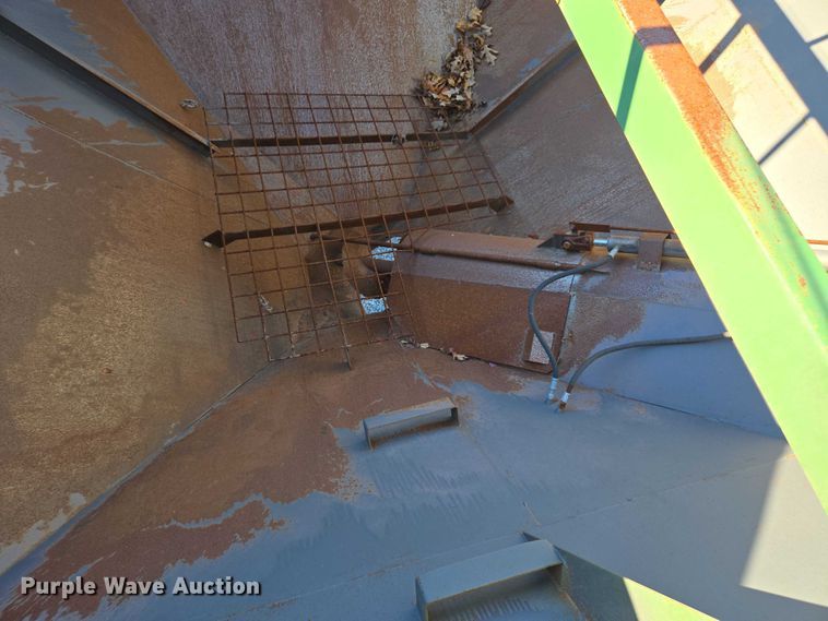 image for item DT4730 1997 J&M 750-16 grain cart