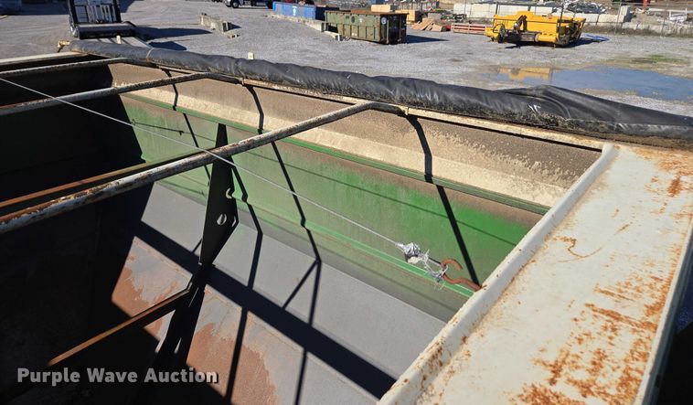 image for item DT4730 1997 J&M 750-16 grain cart