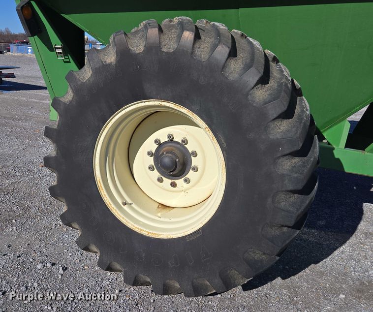 image for item DT4730 1997 J&M 750-16 grain cart