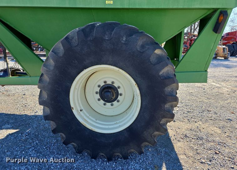 image for item DT4730 1997 J&M 750-16 grain cart