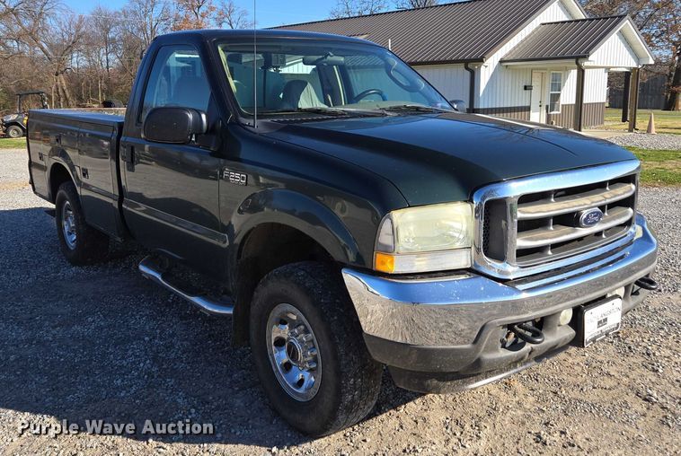 image for item DT4737 2003 Ford F250 Super Duty XLT pickup truck