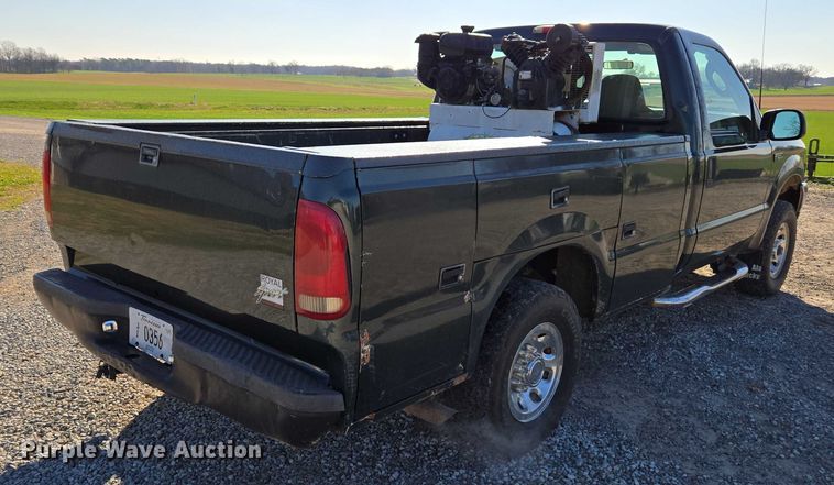 image for item DT4737 2003 Ford F250 Super Duty XLT pickup truck