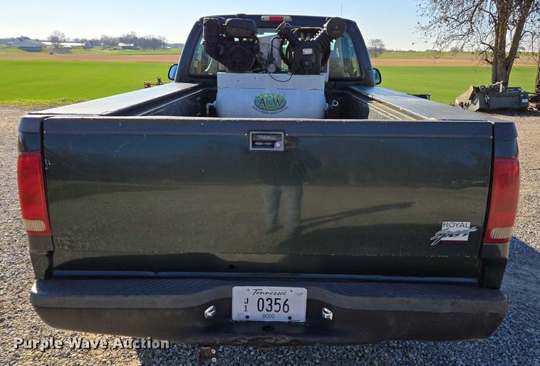 image for item DT4737 2003 Ford F250 Super Duty XLT pickup truck