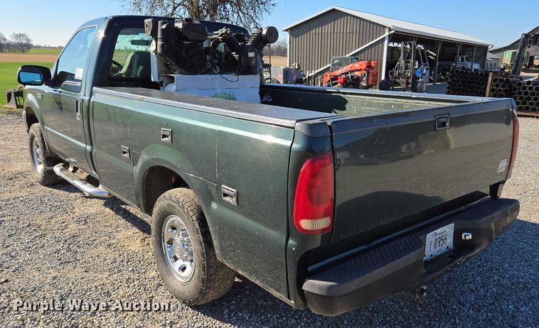 image for item DT4737 2003 Ford F250 Super Duty XLT pickup truck