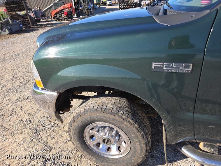 image for item DT4737 2003 Ford F250 Super Duty XLT pickup truck
