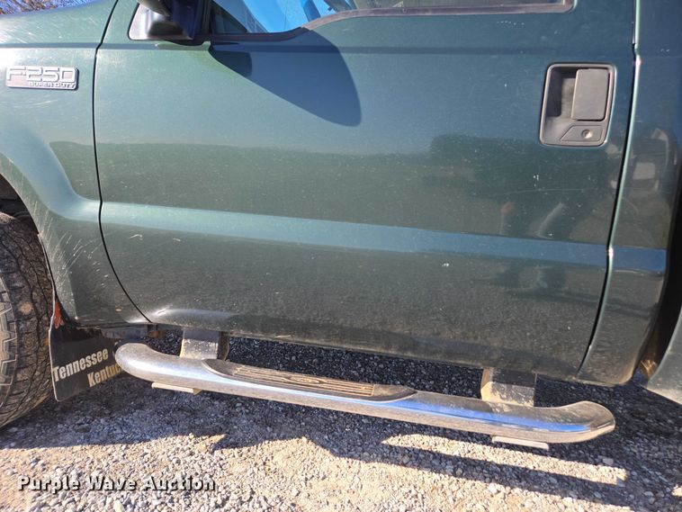 image for item DT4737 2003 Ford F250 Super Duty XLT pickup truck