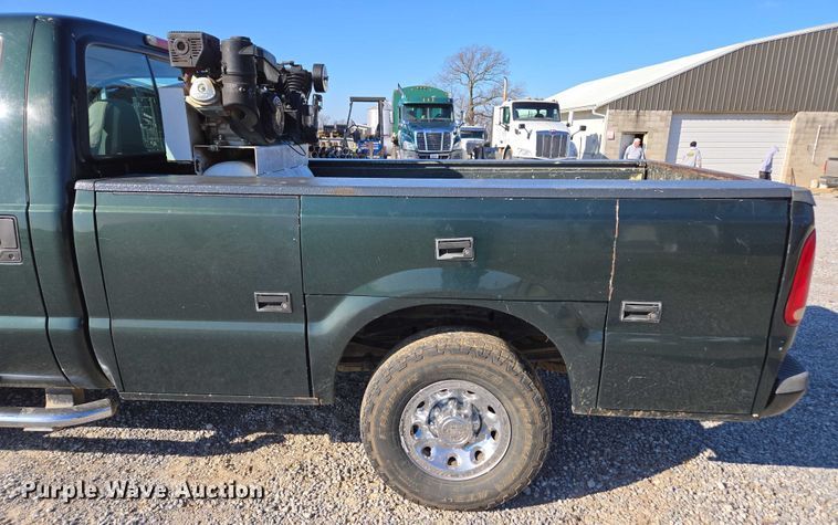 image for item DT4737 2003 Ford F250 Super Duty XLT pickup truck