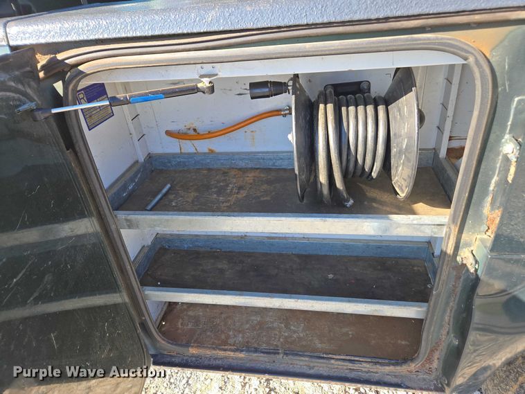 image for item DT4737 2003 Ford F250 Super Duty XLT pickup truck