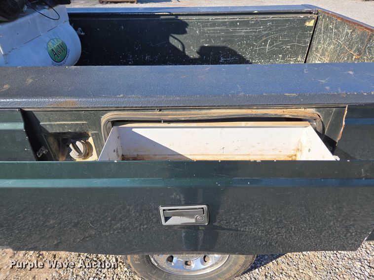 image for item DT4737 2003 Ford F250 Super Duty XLT pickup truck