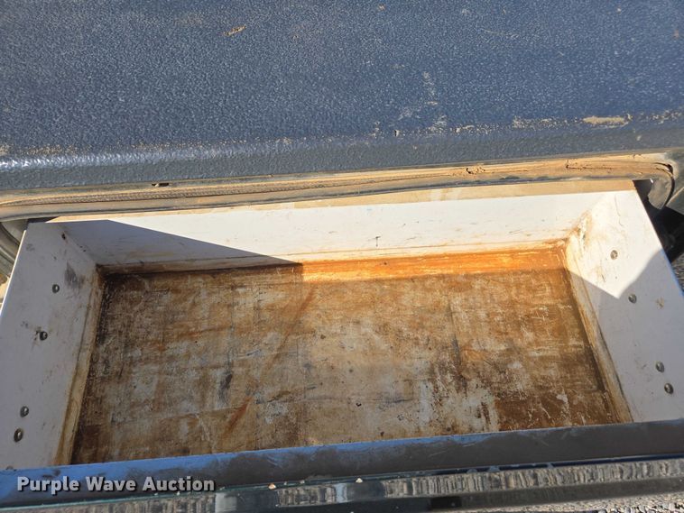 image for item DT4737 2003 Ford F250 Super Duty XLT pickup truck