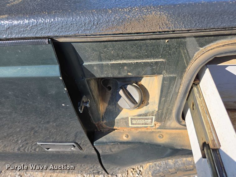 image for item DT4737 2003 Ford F250 Super Duty XLT pickup truck