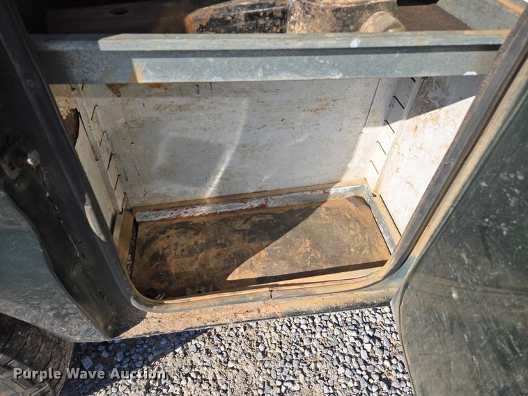 image for item DT4737 2003 Ford F250 Super Duty XLT pickup truck