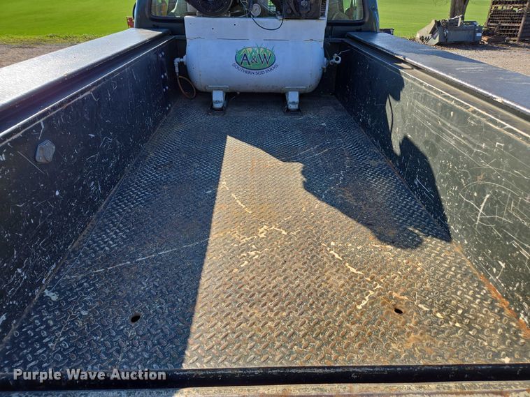 image for item DT4737 2003 Ford F250 Super Duty XLT pickup truck