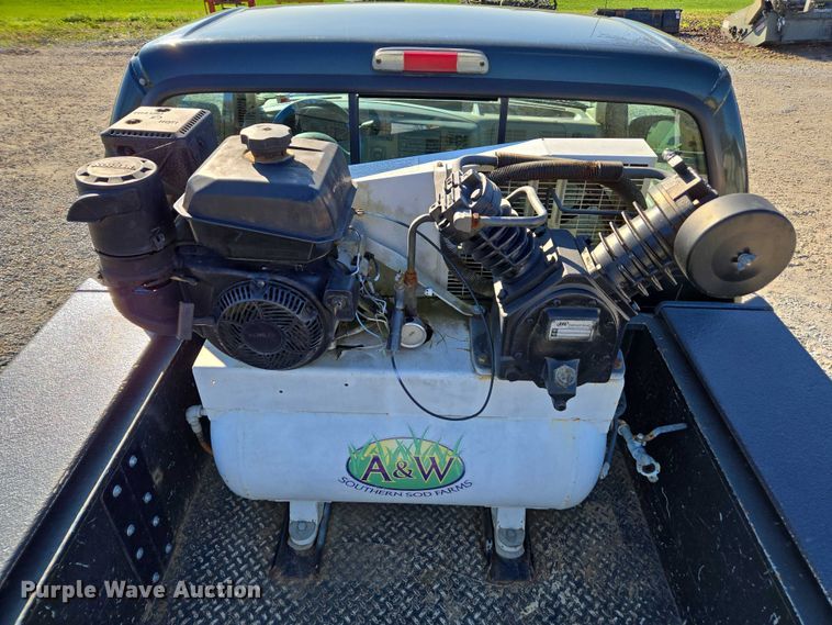 image for item DT4737 2003 Ford F250 Super Duty XLT pickup truck