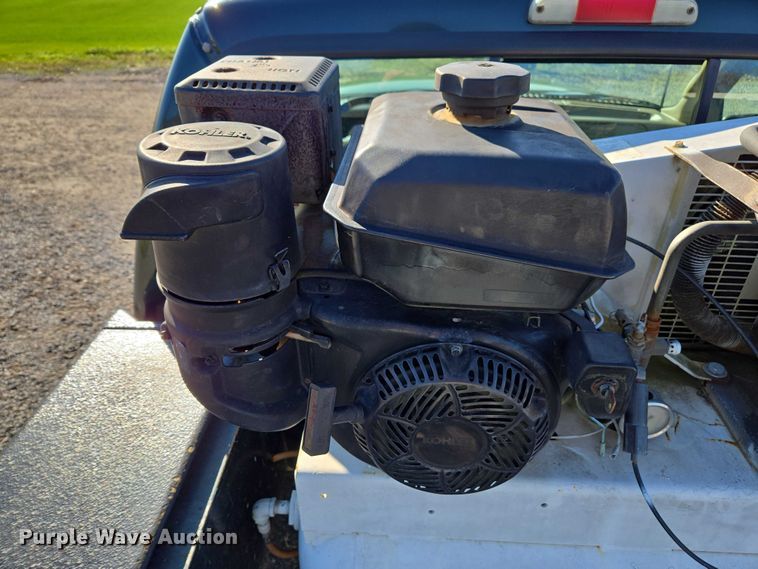 image for item DT4737 2003 Ford F250 Super Duty XLT pickup truck