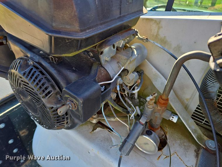 image for item DT4737 2003 Ford F250 Super Duty XLT pickup truck