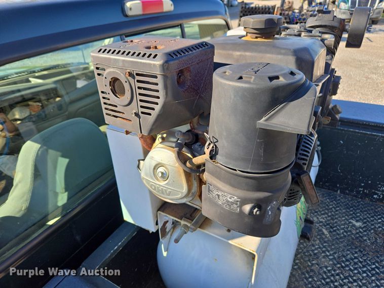 image for item DT4737 2003 Ford F250 Super Duty XLT pickup truck