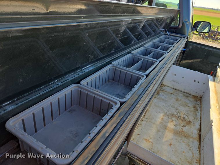 image for item DT4737 2003 Ford F250 Super Duty XLT pickup truck