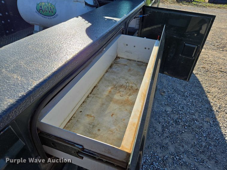 image for item DT4737 2003 Ford F250 Super Duty XLT pickup truck