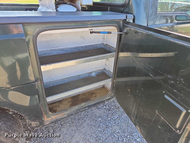 image for item DT4737 2003 Ford F250 Super Duty XLT pickup truck