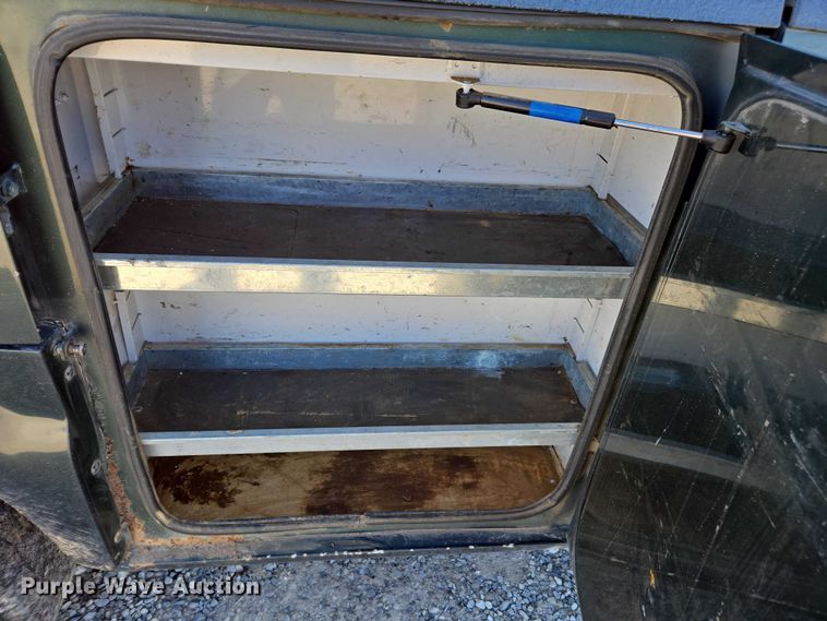 image for item DT4737 2003 Ford F250 Super Duty XLT pickup truck