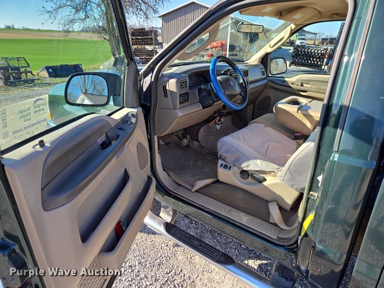 image for item DT4737 2003 Ford F250 Super Duty XLT pickup truck