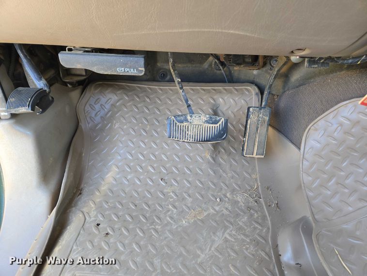 image for item DT4737 2003 Ford F250 Super Duty XLT pickup truck