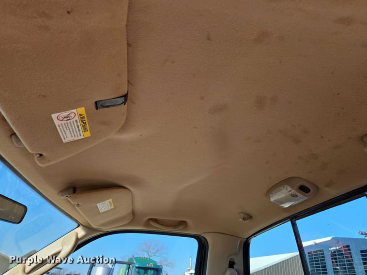 image for item DT4737 2003 Ford F250 Super Duty XLT pickup truck