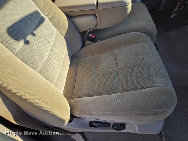 image for item DT4737 2003 Ford F250 Super Duty XLT pickup truck