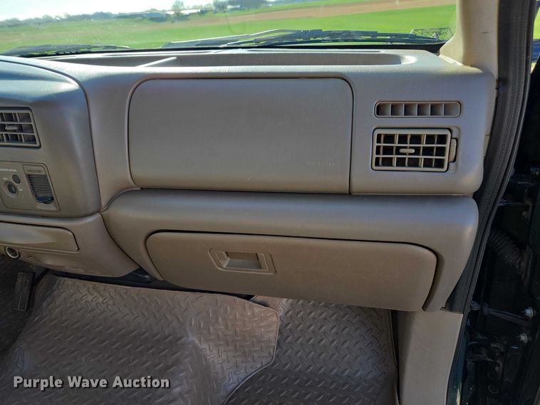 image for item DT4737 2003 Ford F250 Super Duty XLT pickup truck