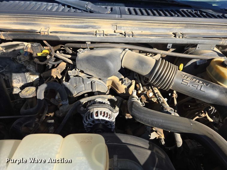 image for item DT4737 2003 Ford F250 Super Duty XLT pickup truck