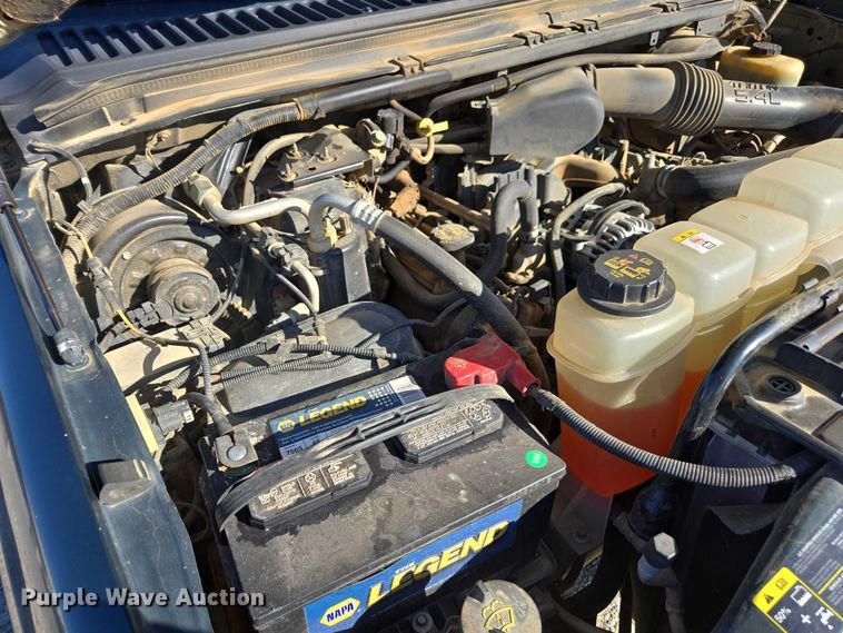 image for item DT4737 2003 Ford F250 Super Duty XLT pickup truck