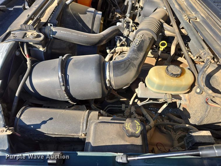 image for item DT4737 2003 Ford F250 Super Duty XLT pickup truck