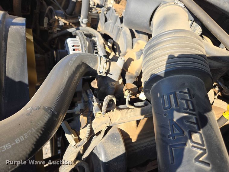 image for item DT4737 2003 Ford F250 Super Duty XLT pickup truck