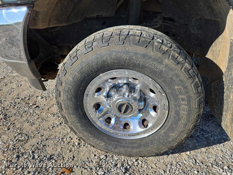 image for item DT4737 2003 Ford F250 Super Duty XLT pickup truck