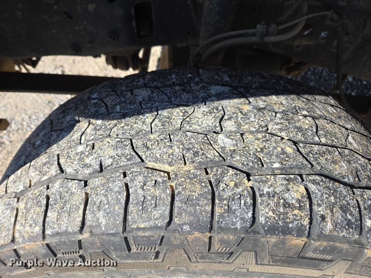 image for item DT4737 2003 Ford F250 Super Duty XLT pickup truck