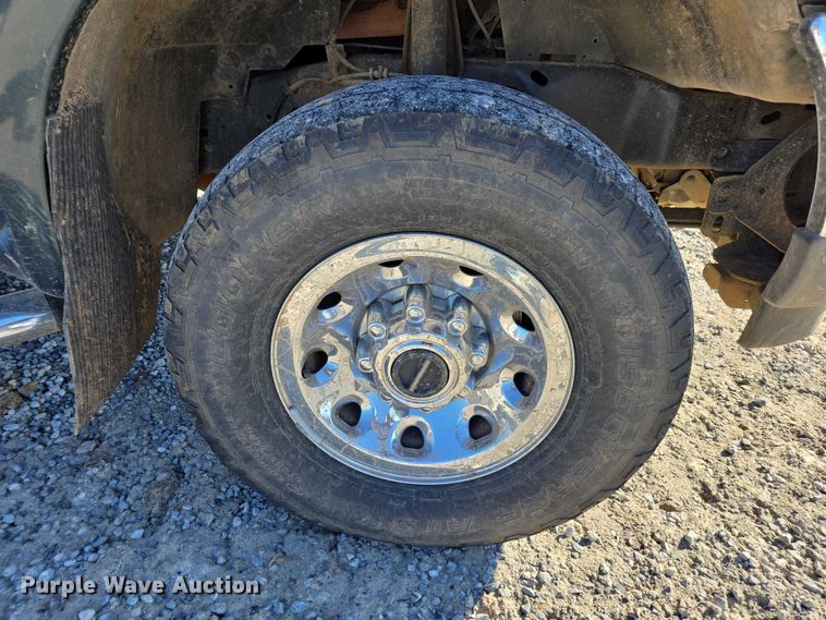 image for item DT4737 2003 Ford F250 Super Duty XLT pickup truck