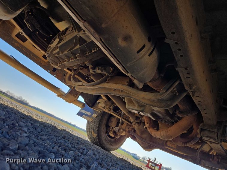 image for item DT4737 2003 Ford F250 Super Duty XLT pickup truck