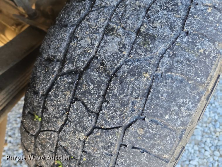 image for item DT4737 2003 Ford F250 Super Duty XLT pickup truck