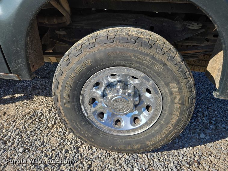 image for item DT4737 2003 Ford F250 Super Duty XLT pickup truck