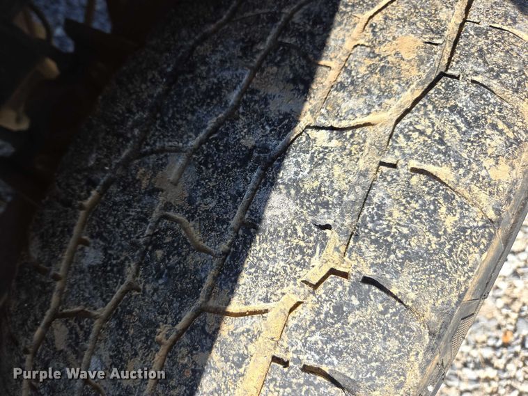 image for item DT4737 2003 Ford F250 Super Duty XLT pickup truck